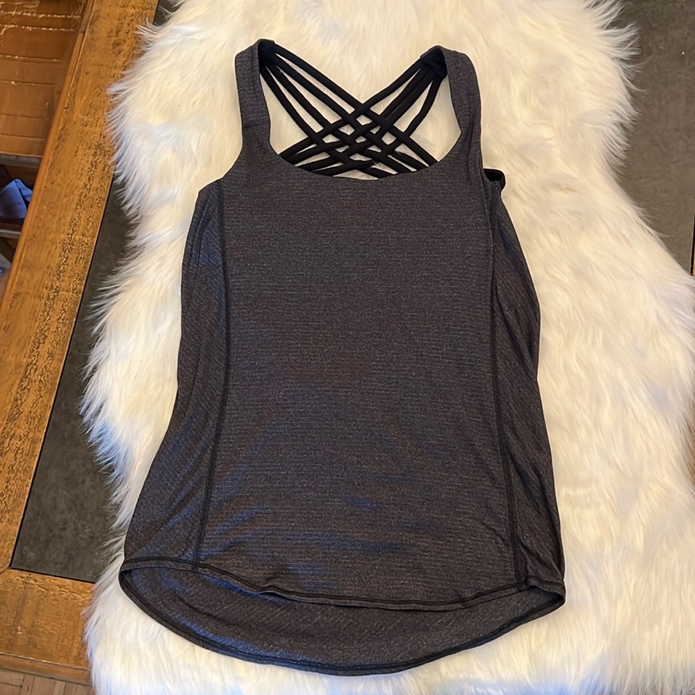 LULULEMON TANK W BUILT IN BRA Size 4